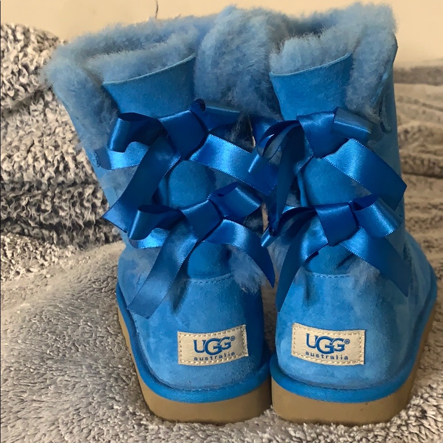 Super Cute Ugg Blue Bailey Bow Boots! Size 5.